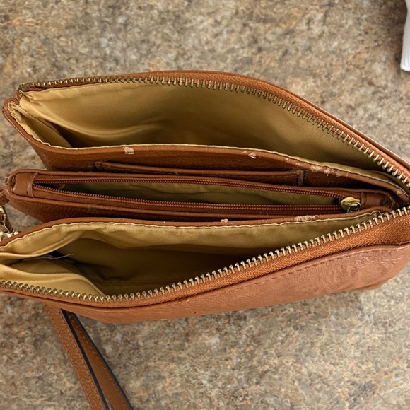 Tory Burch Tan Leather Wristlet with Gold Logo - Picture 3 of 3